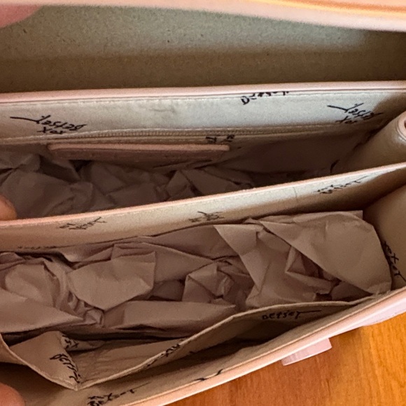 Betsey Johnson gummy bear crossbody with Bear Charm🩷 - Picture 5 of 6